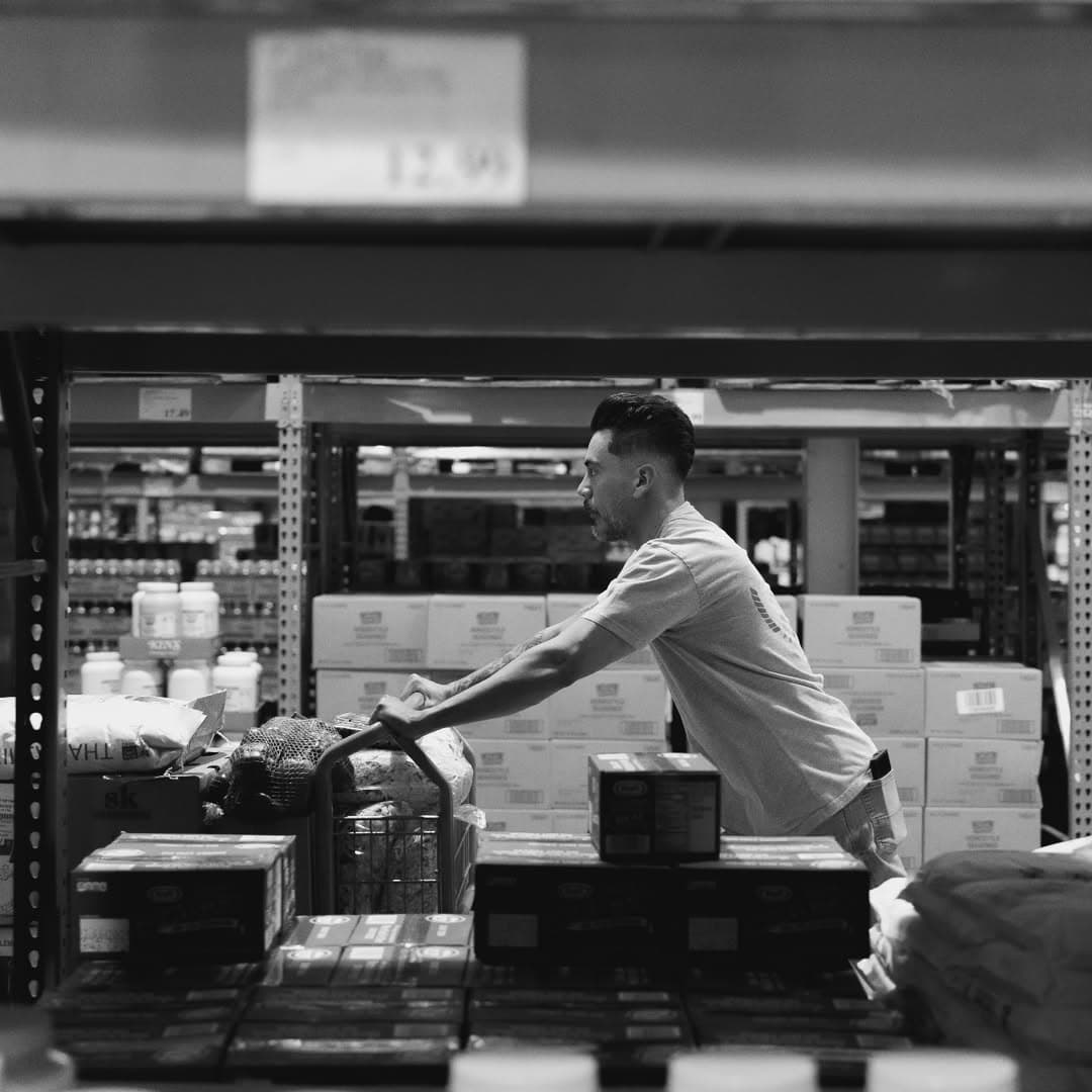 Fresh raw shrimp on ice with garnishes